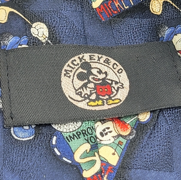 Mickey & Co Men's Necktie Golfing Mickey Mouse Disney Merchandise - Picture 6 of 9